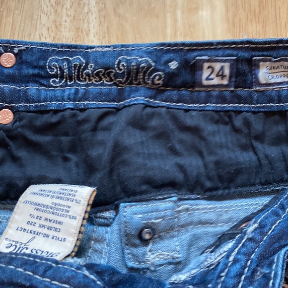 Miss Me Crop Jeans - Picture 10 of 11